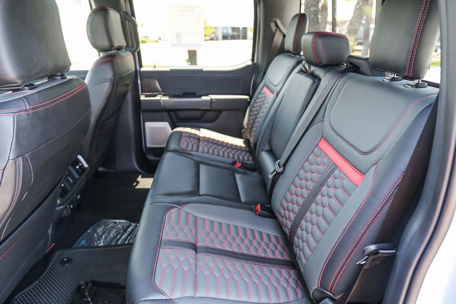 New 2025 Ford F150 Lariat w/ Equipment Group 502A High image 22