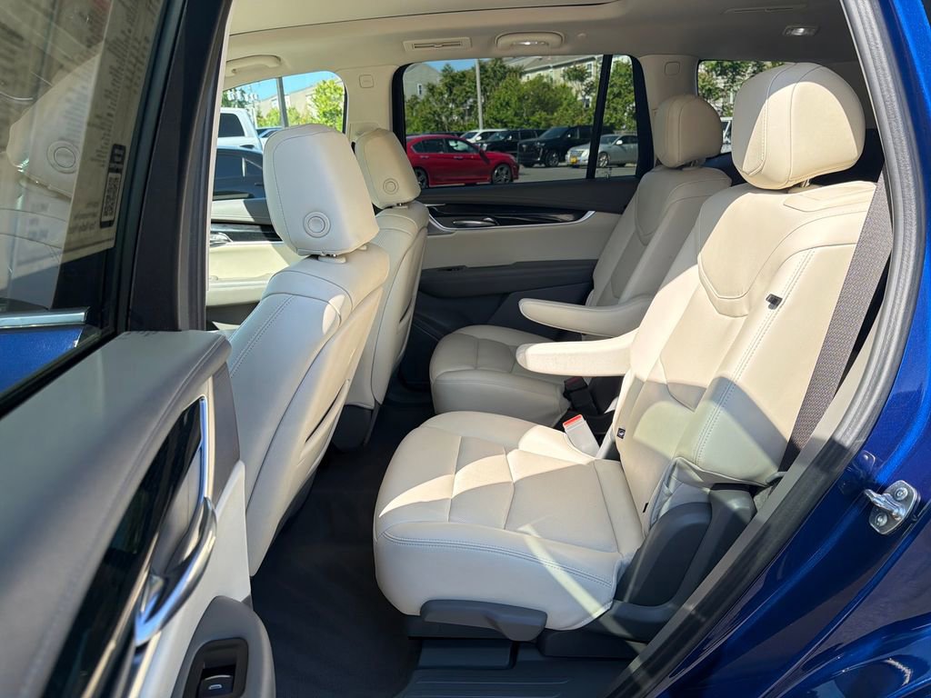 Certified 2024 Cadillac XT6 Premium Luxury w/ Technology Package AWD/4WD image 11