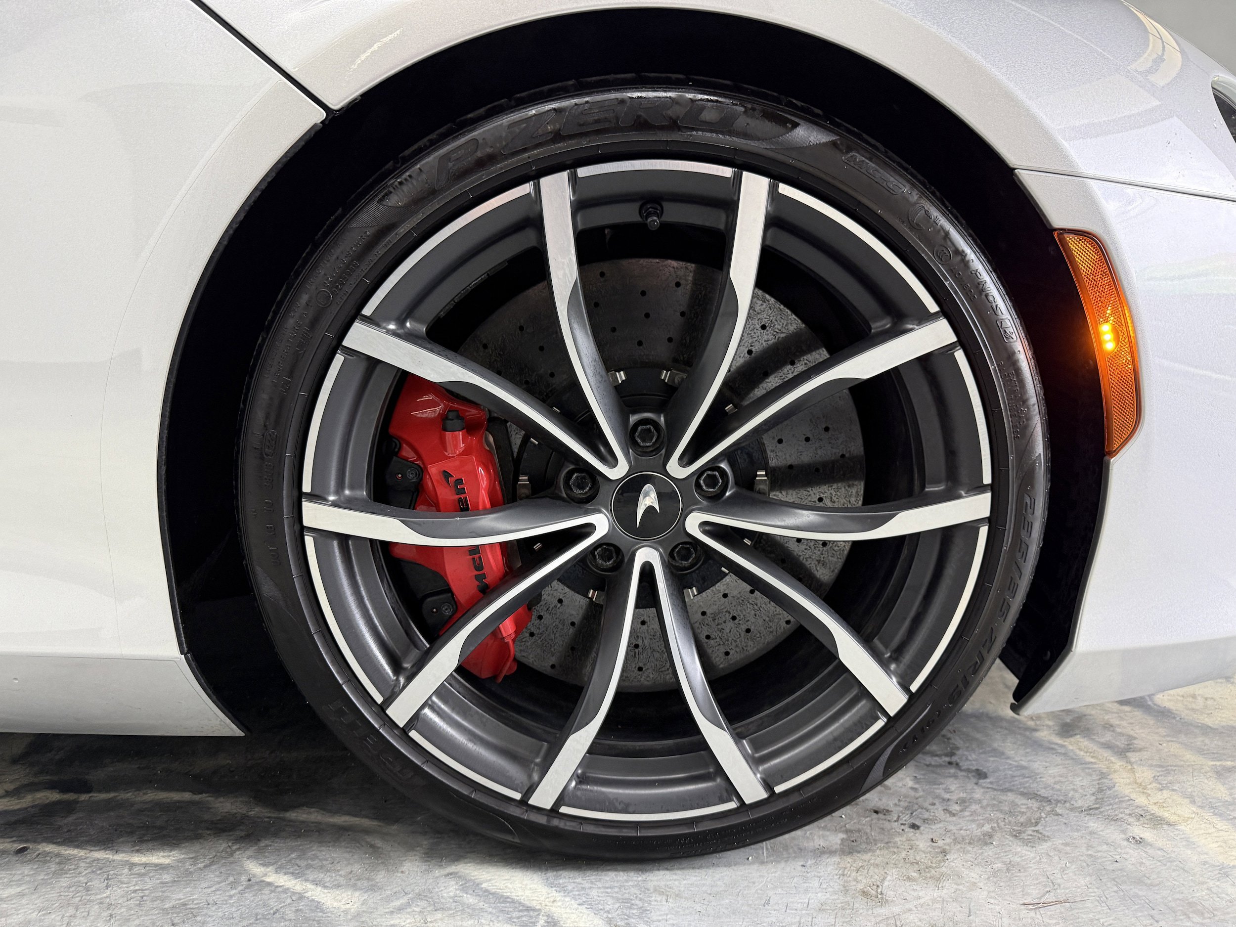 Used 2023 McLaren Artura RWD image 40