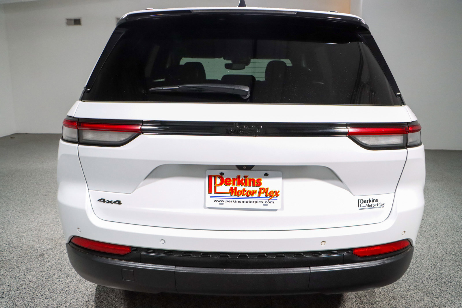 Used 2023 Jeep Grand Cherokee Altitude image 8