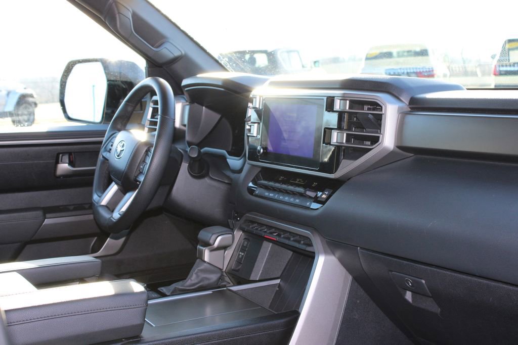 Used 2025 Toyota Sequoia SR5 AWD/4WD image 32
