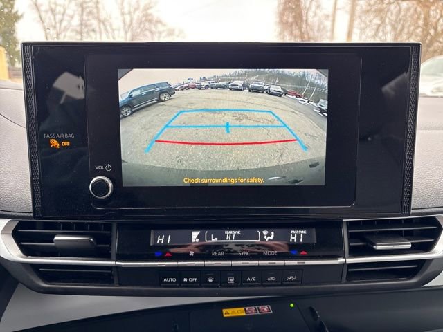 Used 2025 Toyota Sienna LE image 16