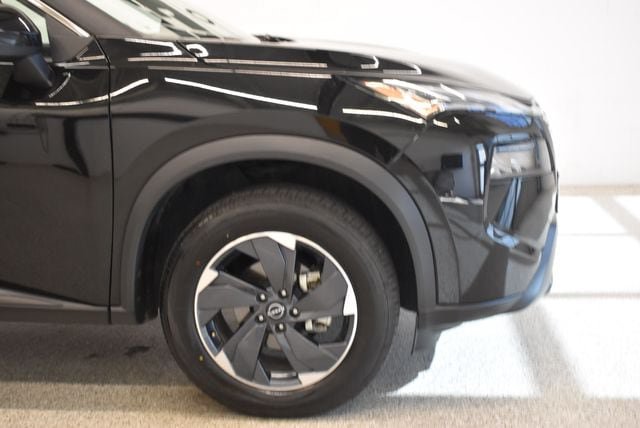 Used 2025 Nissan Rogue SV AWD/4WD image 13