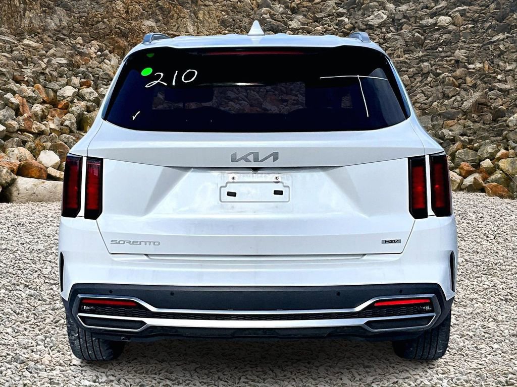 Used 2023 Kia Sorento EX image 3