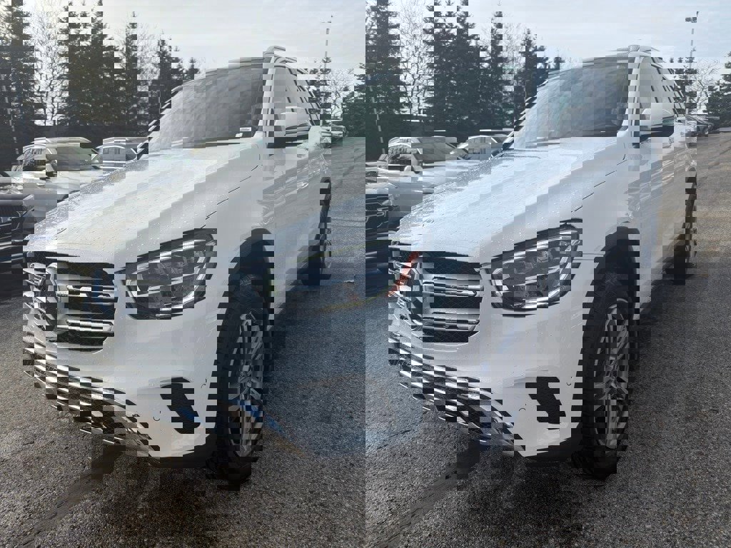 Used 2022 Mercedes-Benz GLC 300 4MATIC image 3
