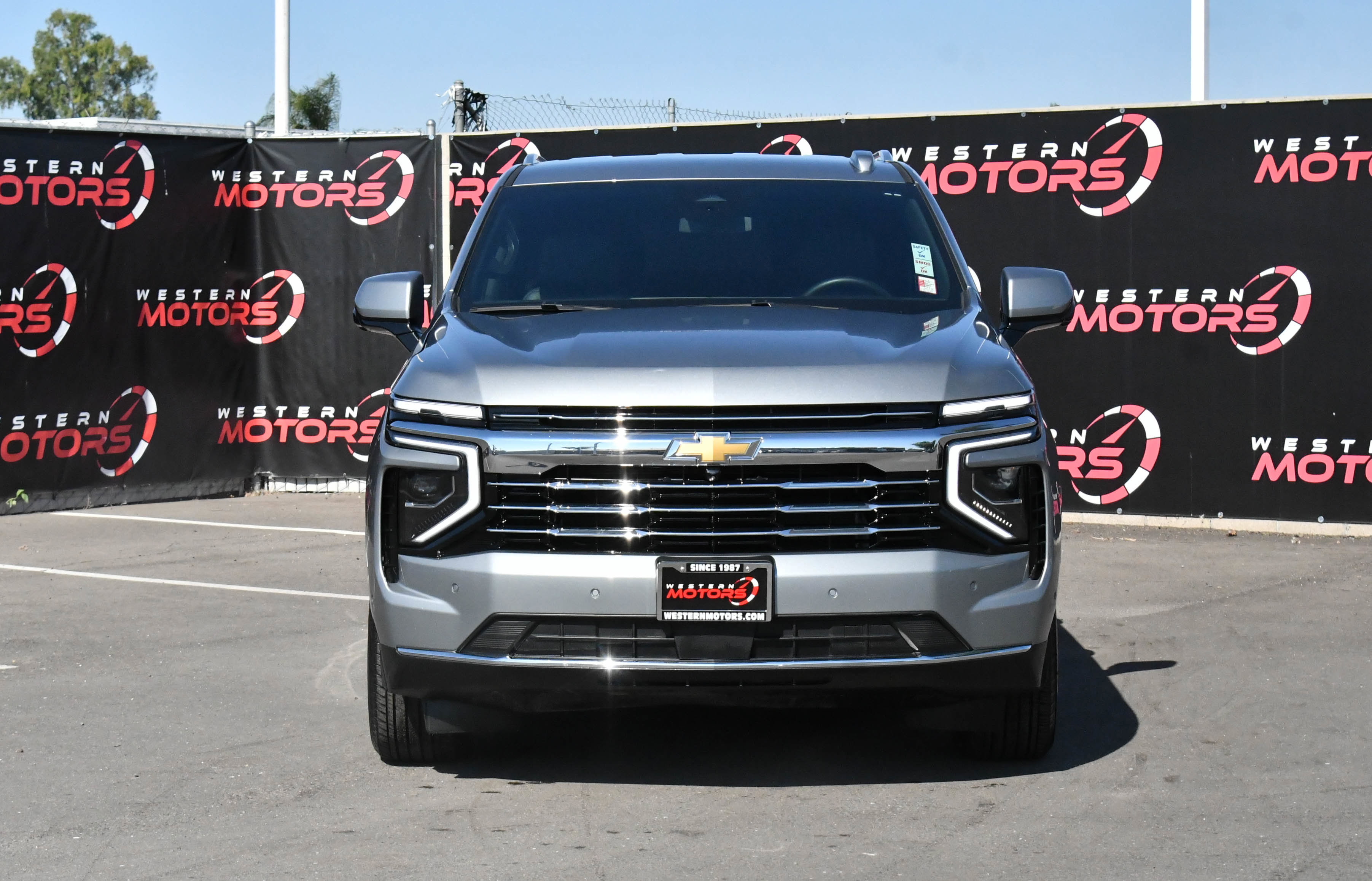 Used 2025 Chevrolet Tahoe LT AWD/4WD image 2