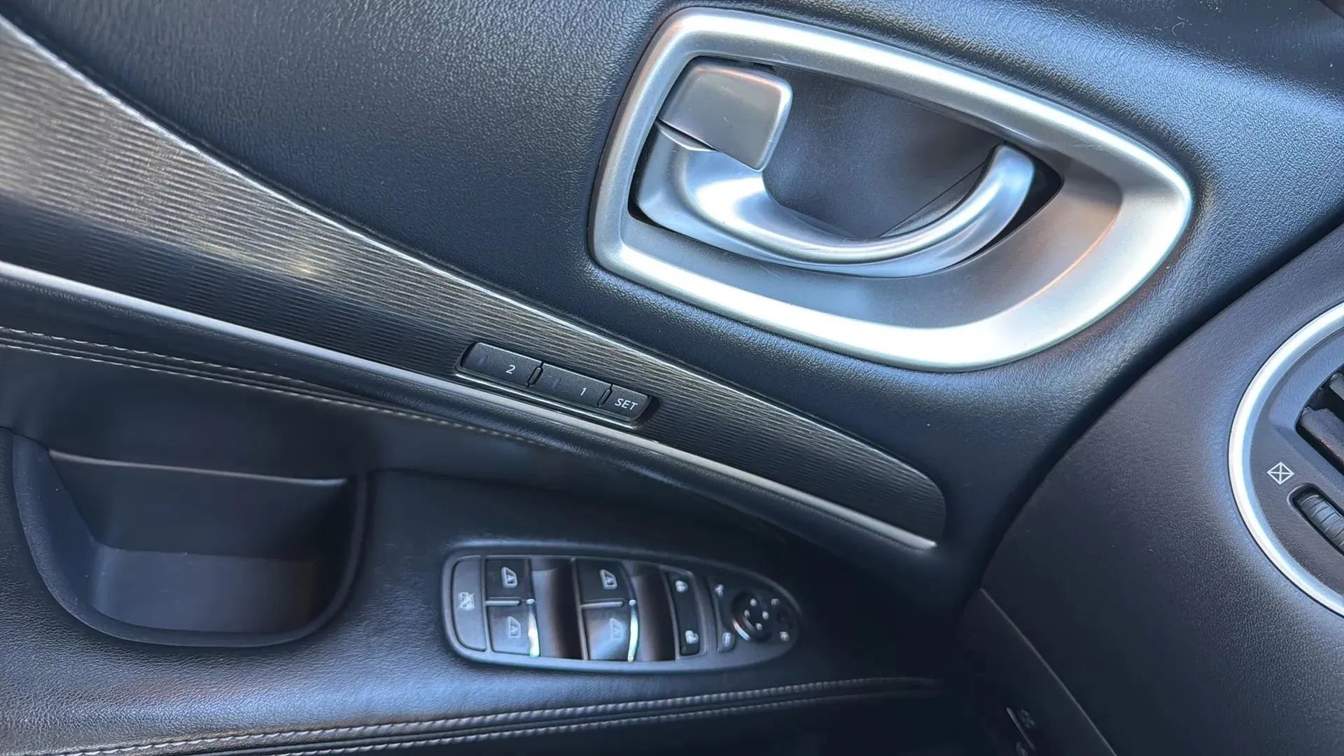 Used 2019 INFINITI QX60 Luxe w/ Essential Package image 22