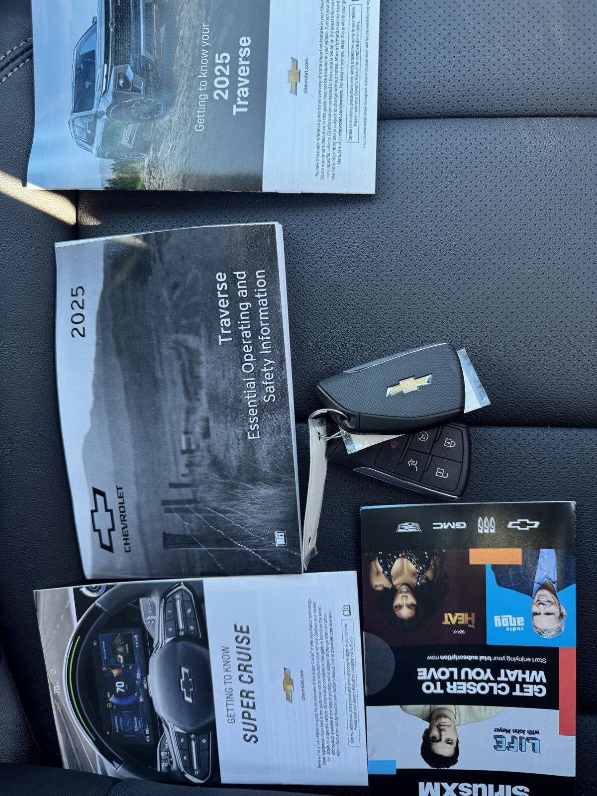 Used 2025 Chevrolet Traverse LT w/ Enhanced Driving Package image 3