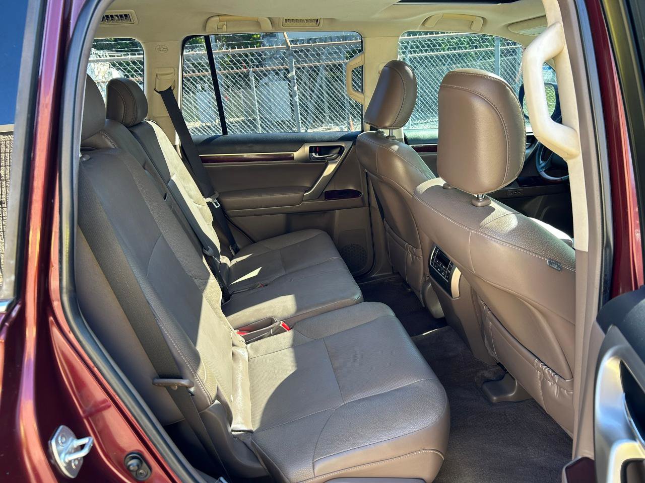 Used 2015 Lexus GX 460 w/ Premium Package AWD/4WD image 18