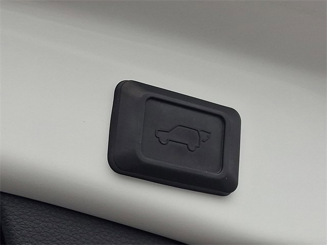 Used 2020 Toyota RAV4 XLE Premium image 28