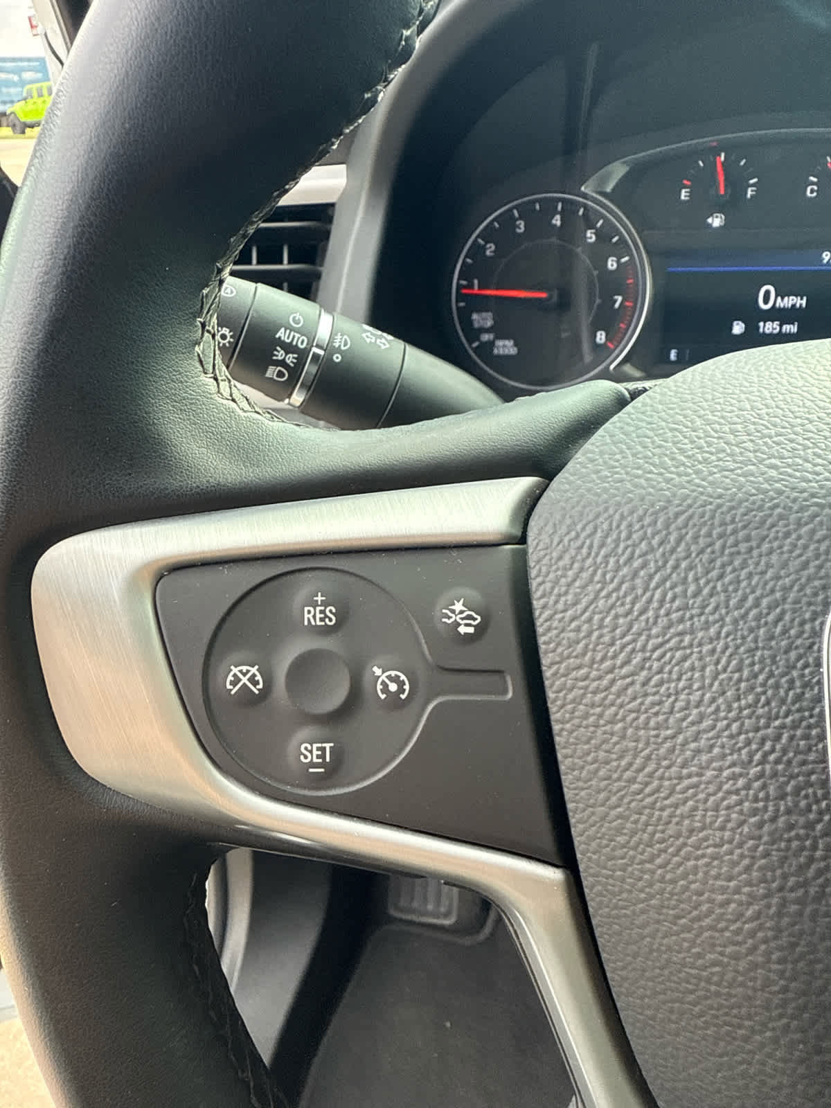 Used 2023 GMC Acadia SLT image 16