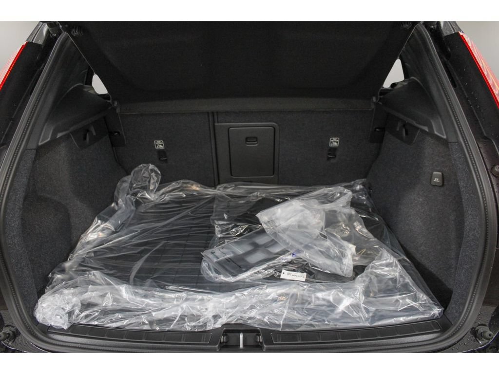 New 2026 Volvo XC40 B5 Plus w/ Climate Package AWD/4WD image 30
