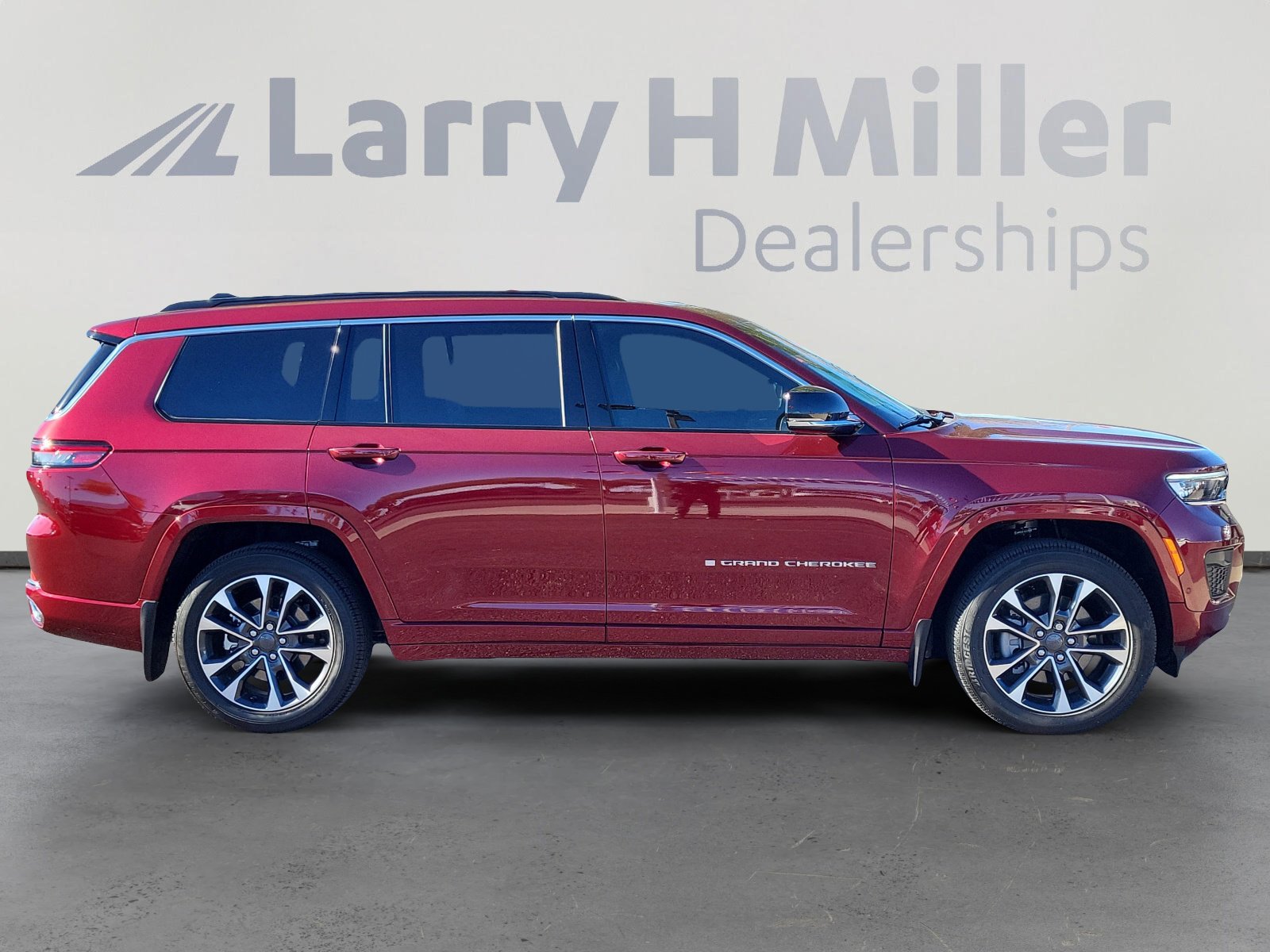 New 2025 Jeep Grand Cherokee L Overland w/ Luxury Tech Group IV image 7