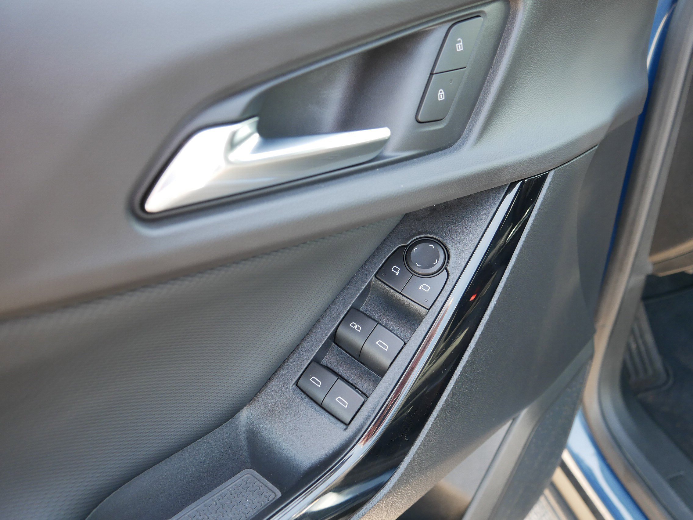 Used 2025 Chevrolet Equinox LT image 19