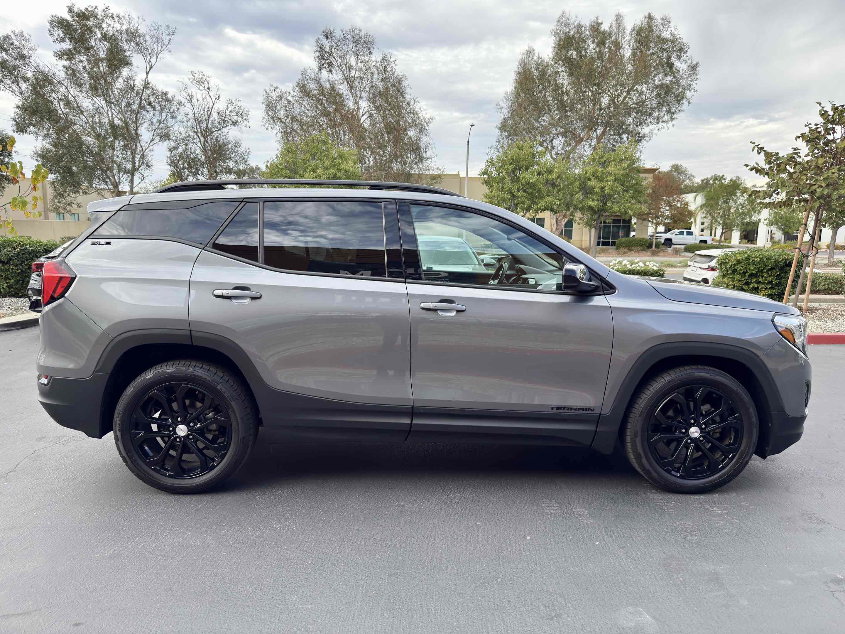 Used 2020 GMC Terrain SLE w/ Elevation Edition image 9