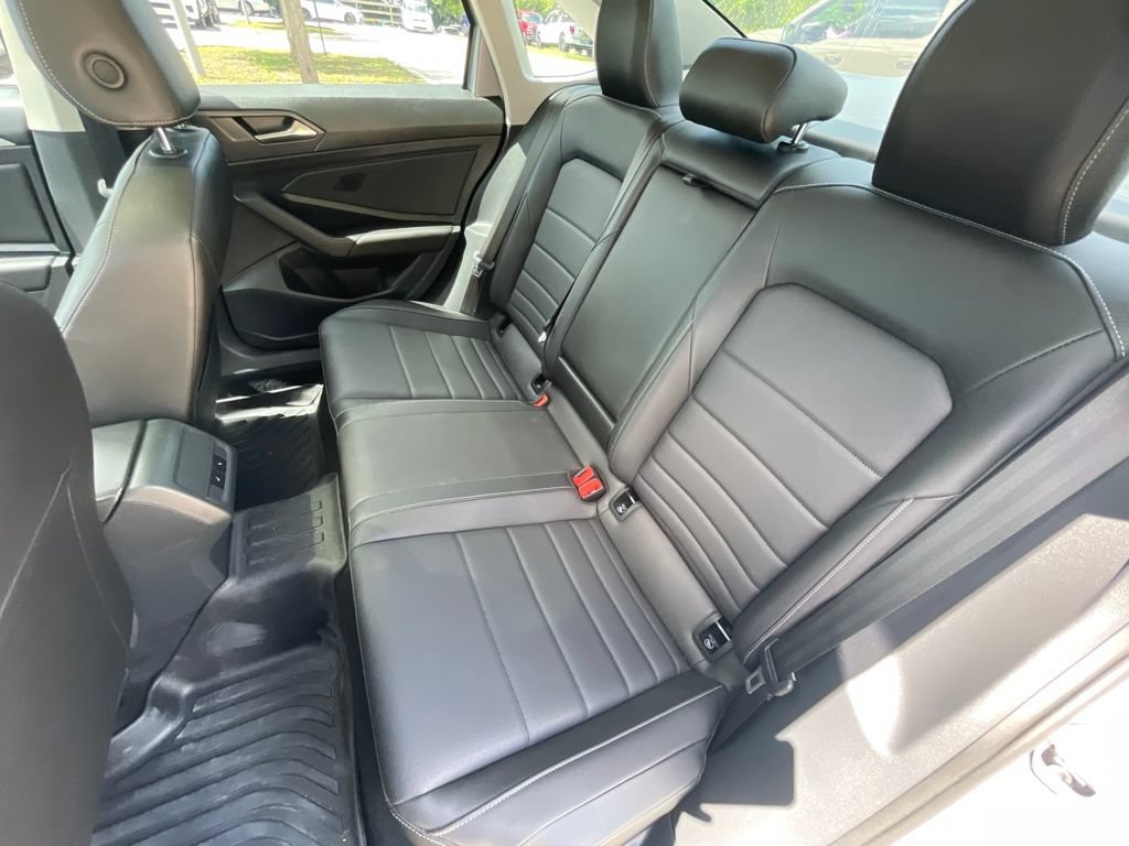 Used 2021 Volkswagen Jetta SE w/ SE Cold Weather Package FWD image 9