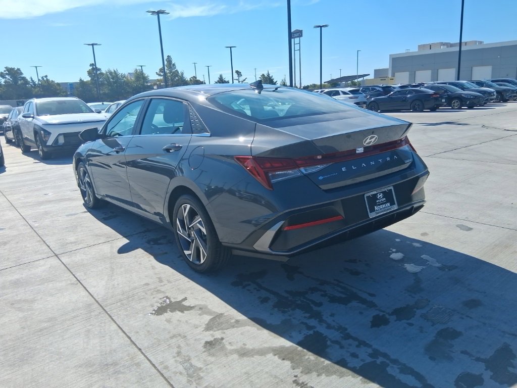 New 2025 Hyundai Elantra Limited image 7