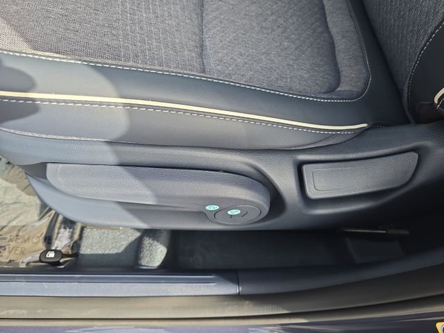 Used 2025 Hyundai Venue Limited image 12