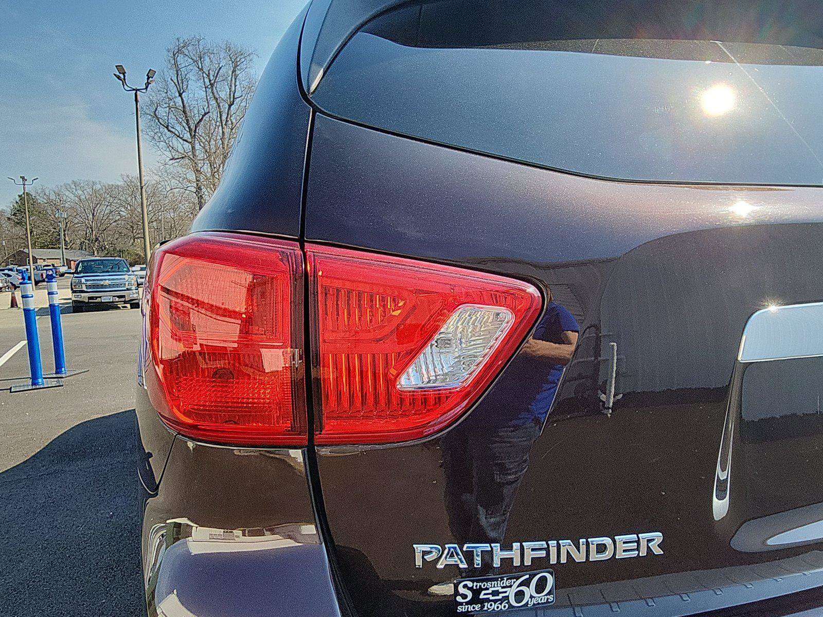 Used 2020 Nissan Pathfinder SL image 13