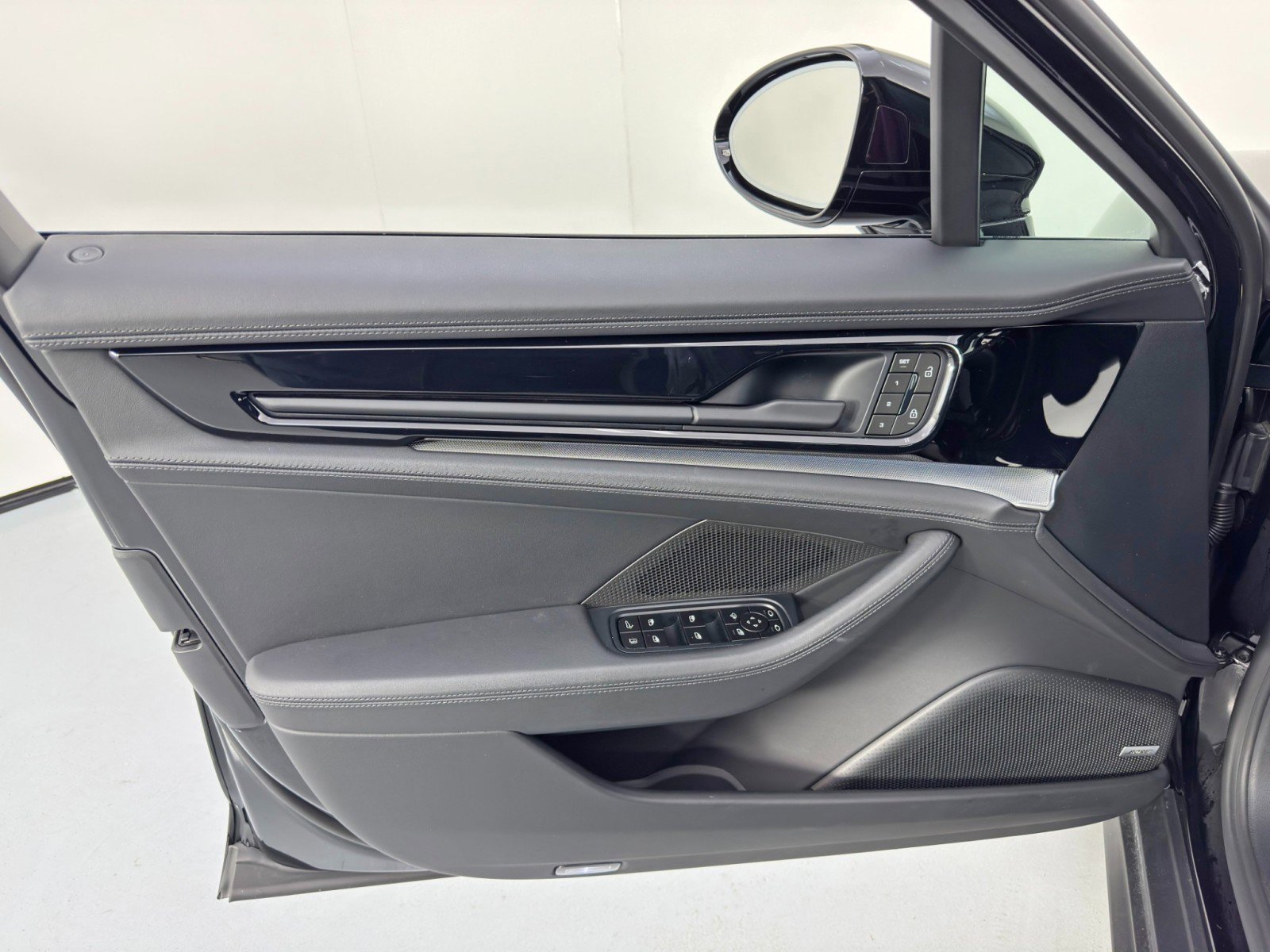 Used 2025 Porsche Panamera 4S w/ Premium Package image 49