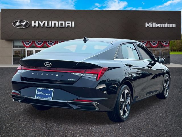 Certified 2023 Hyundai Elantra Limited w/ Preferred Accessory Package FWD image 7