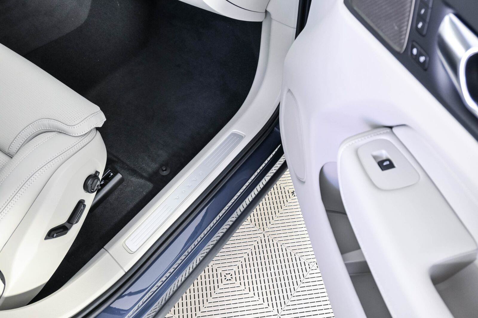 New 2027 Volvo XC60 B5 Ultra AWD/4WD image 24
