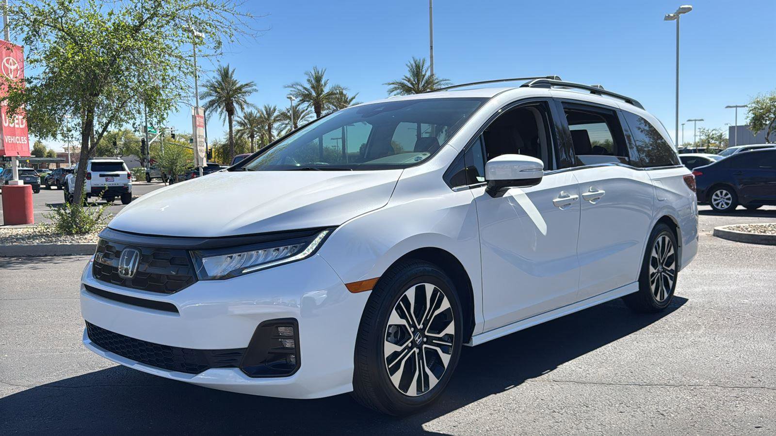 Used 2025 Honda Odyssey Elite image 3