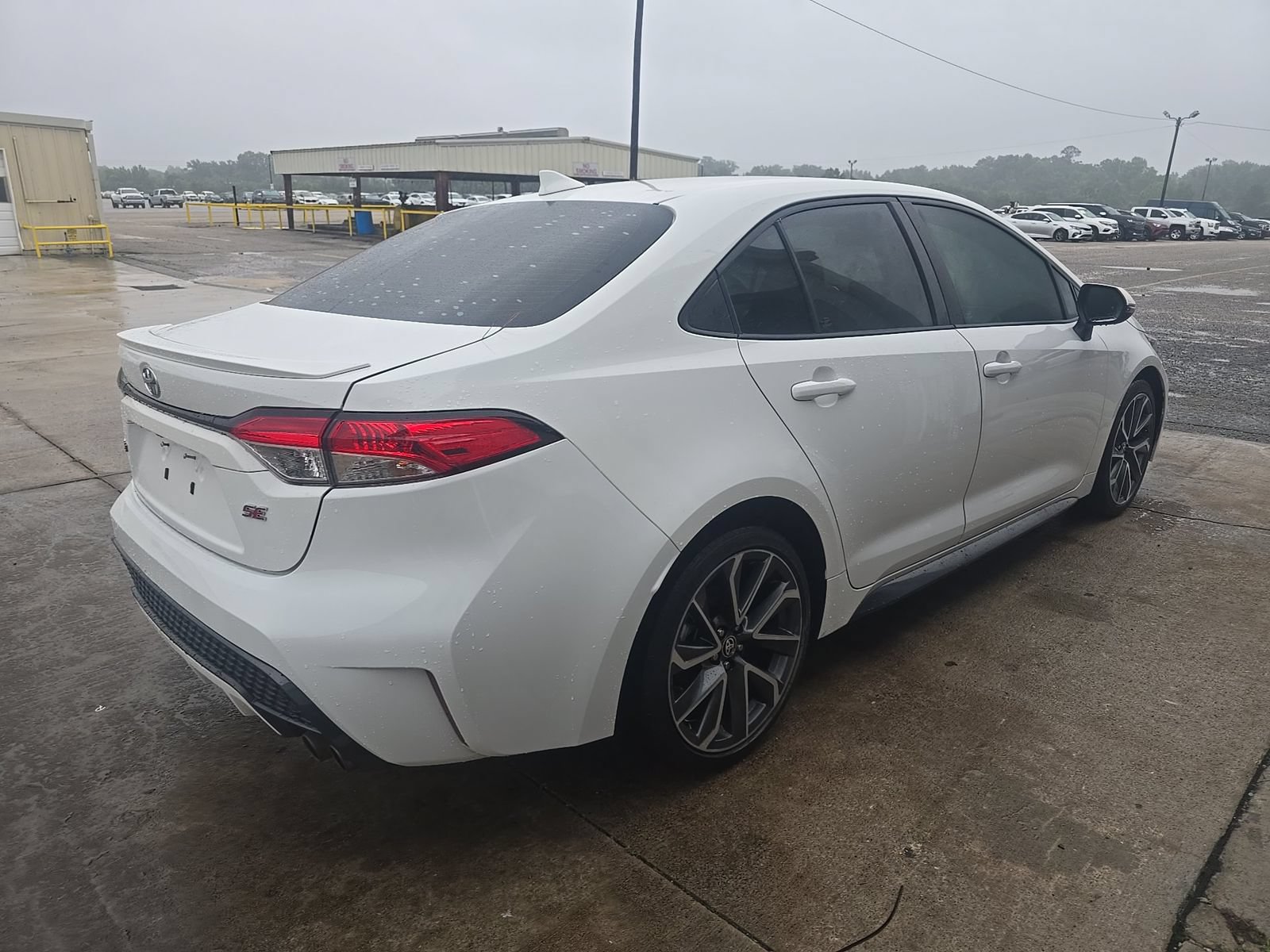 Used 2020 Toyota Corolla SE w/ SE Premium Package FWD image 6