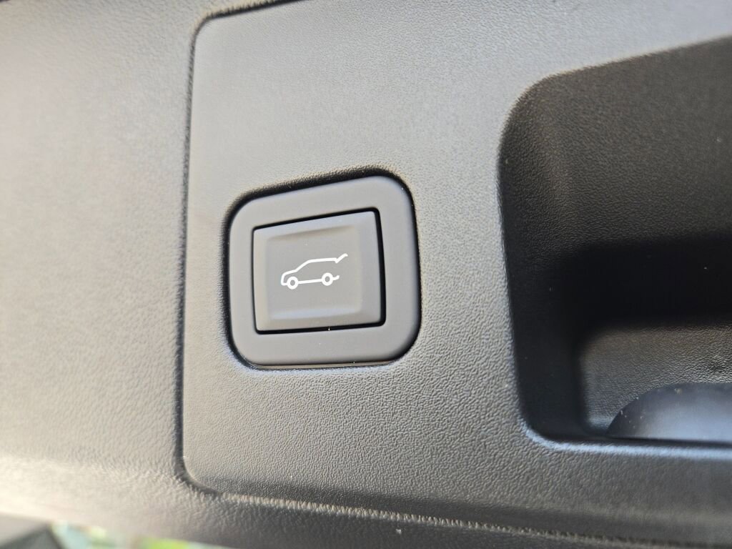 New 2025 Cadillac XT5 Premium Luxury w/ LPO, Floor Liner Package FWD image 18