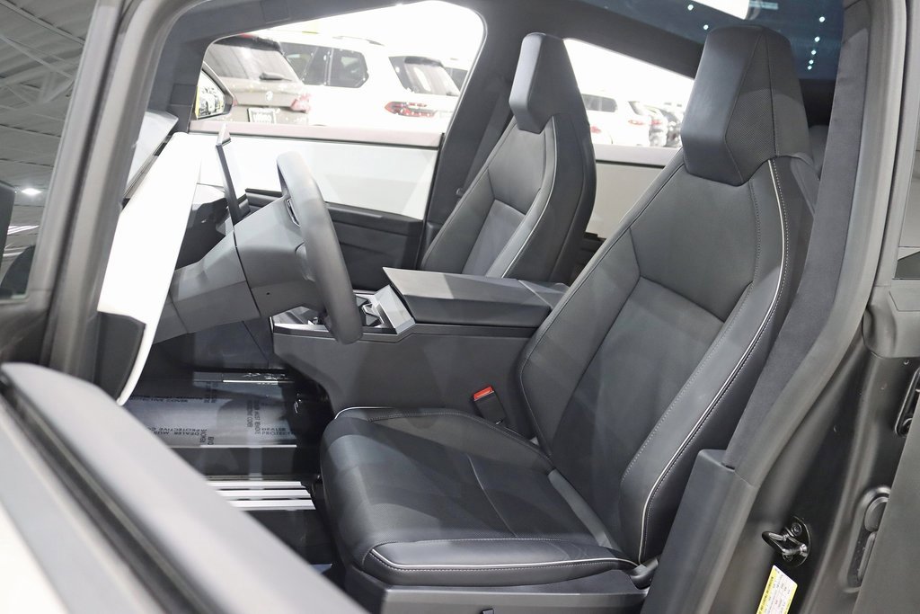 Used 2024 Tesla Cybertruck AWD Crew Cab image 31