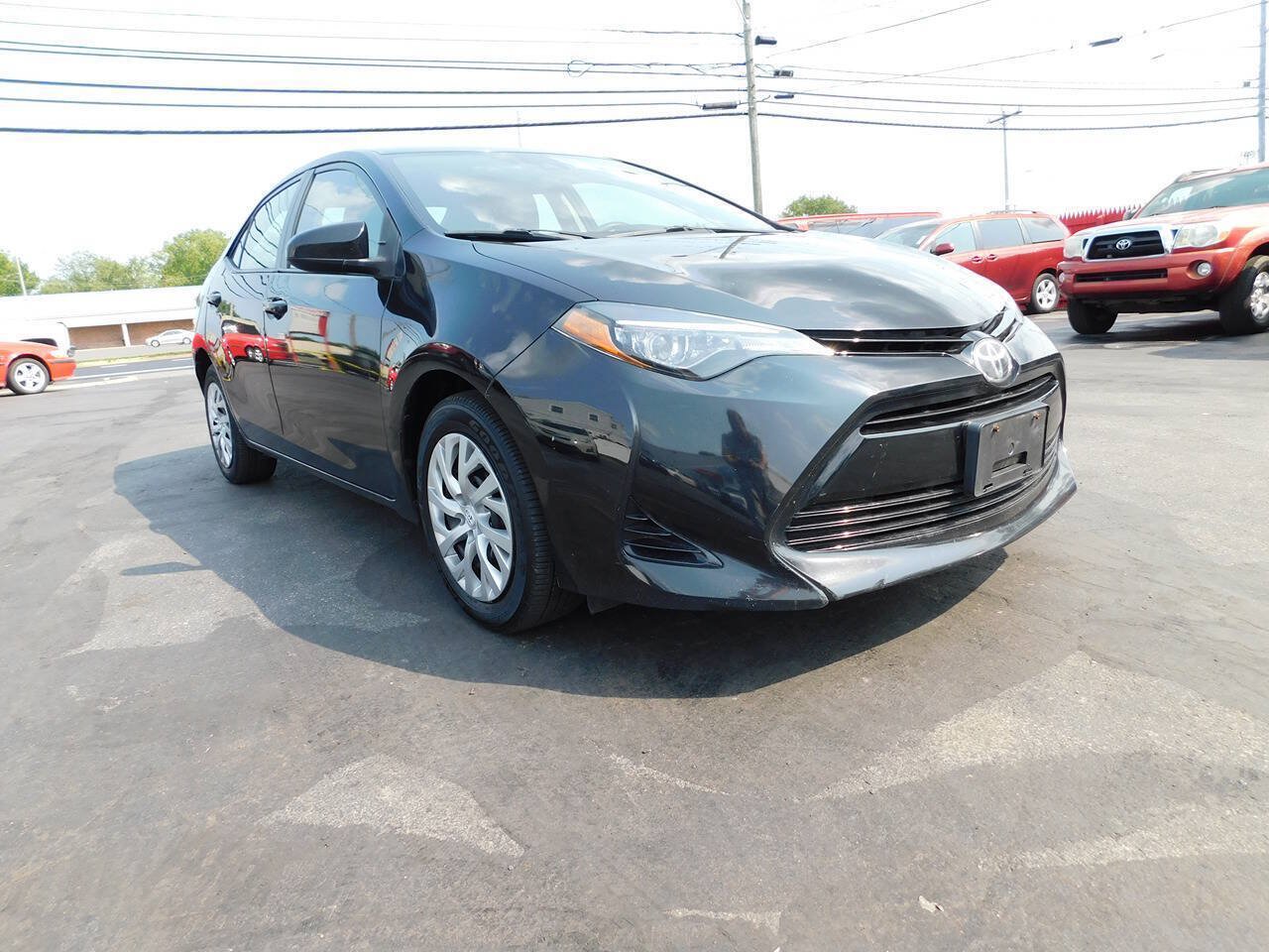 Used 2018 Toyota Corolla LE FWD image 2