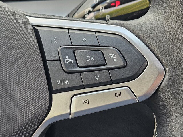 Used 2025 Volkswagen Tiguan SE AWD/4WD image 23