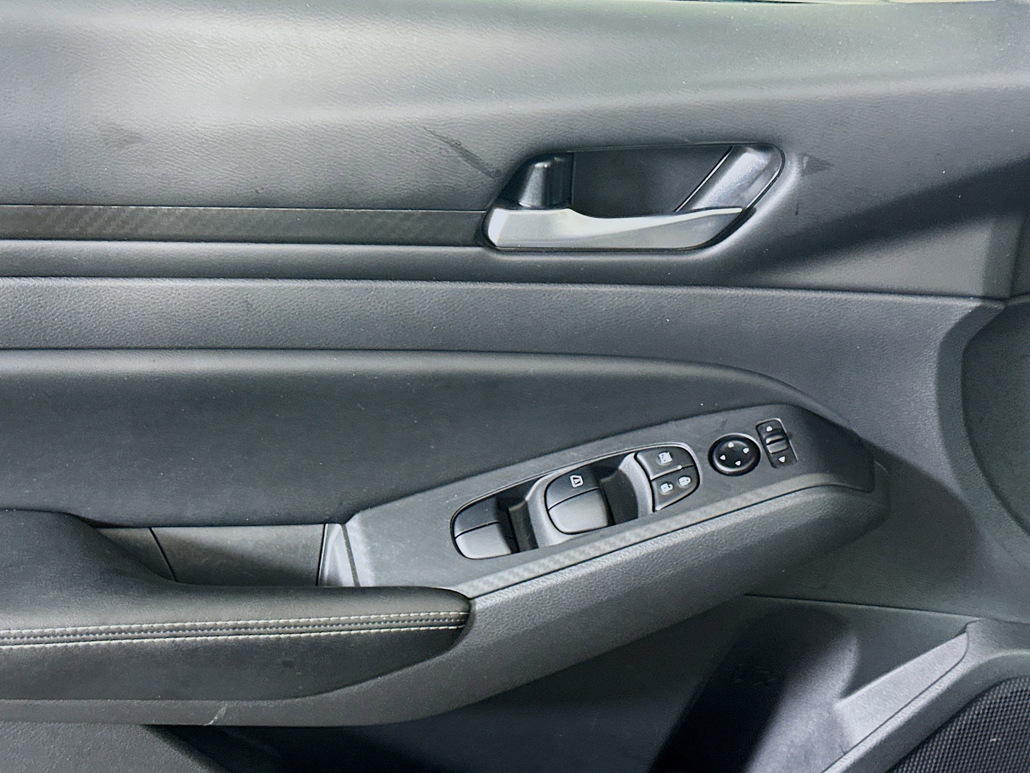 Used 2025 Nissan Altima 2.5 SV image 15