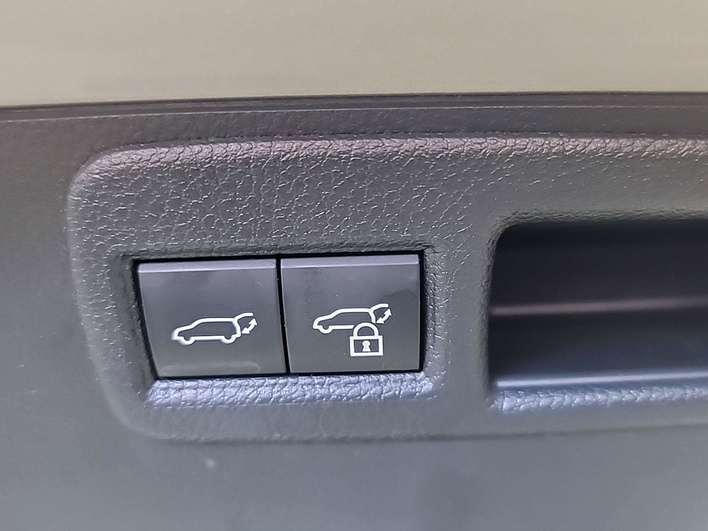 Used 2024 Toyota Venza Limited AWD/4WD image 8