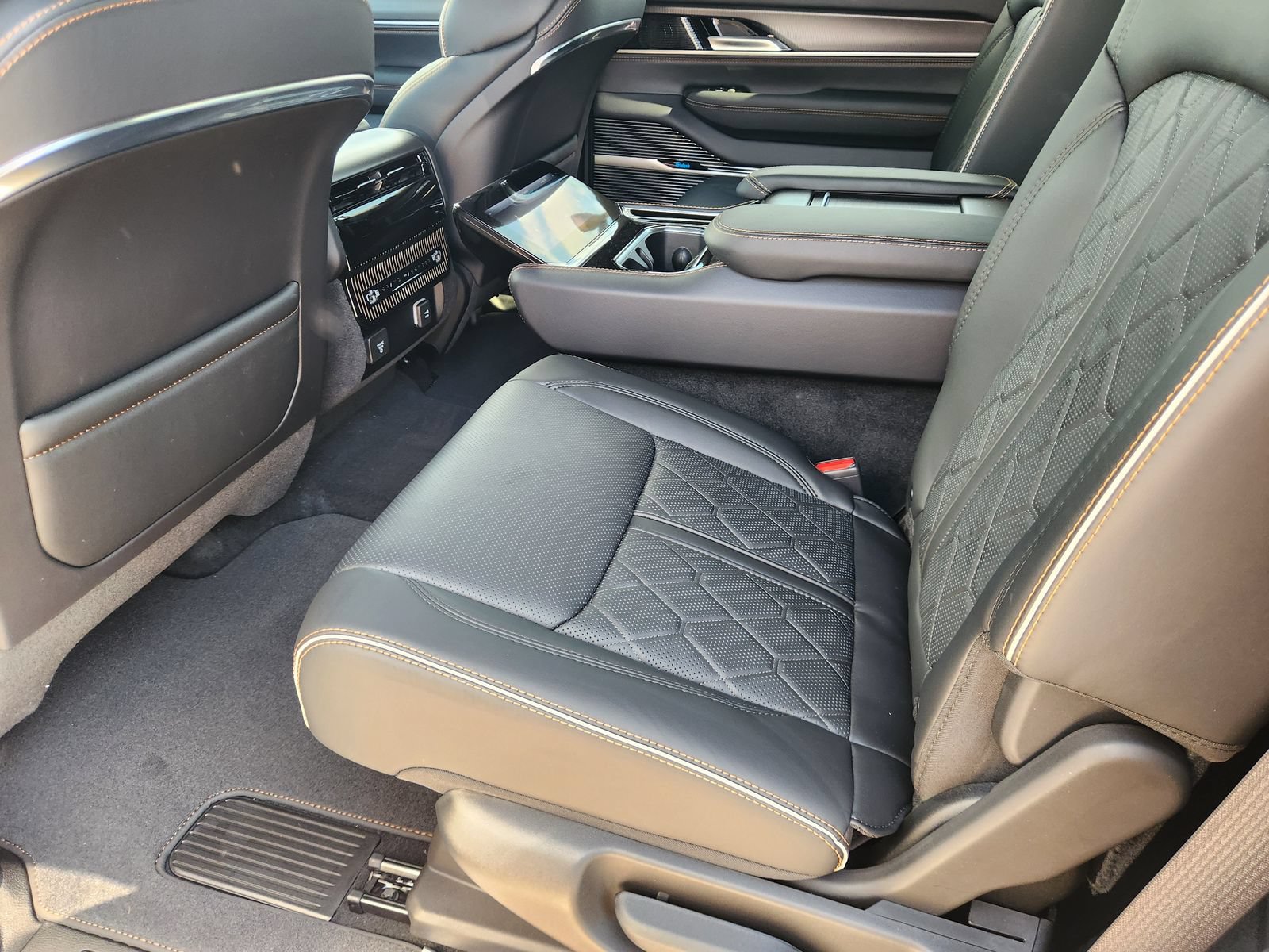 New 2026 Jeep Grand Wagoneer Summit AWD/4WD image 22