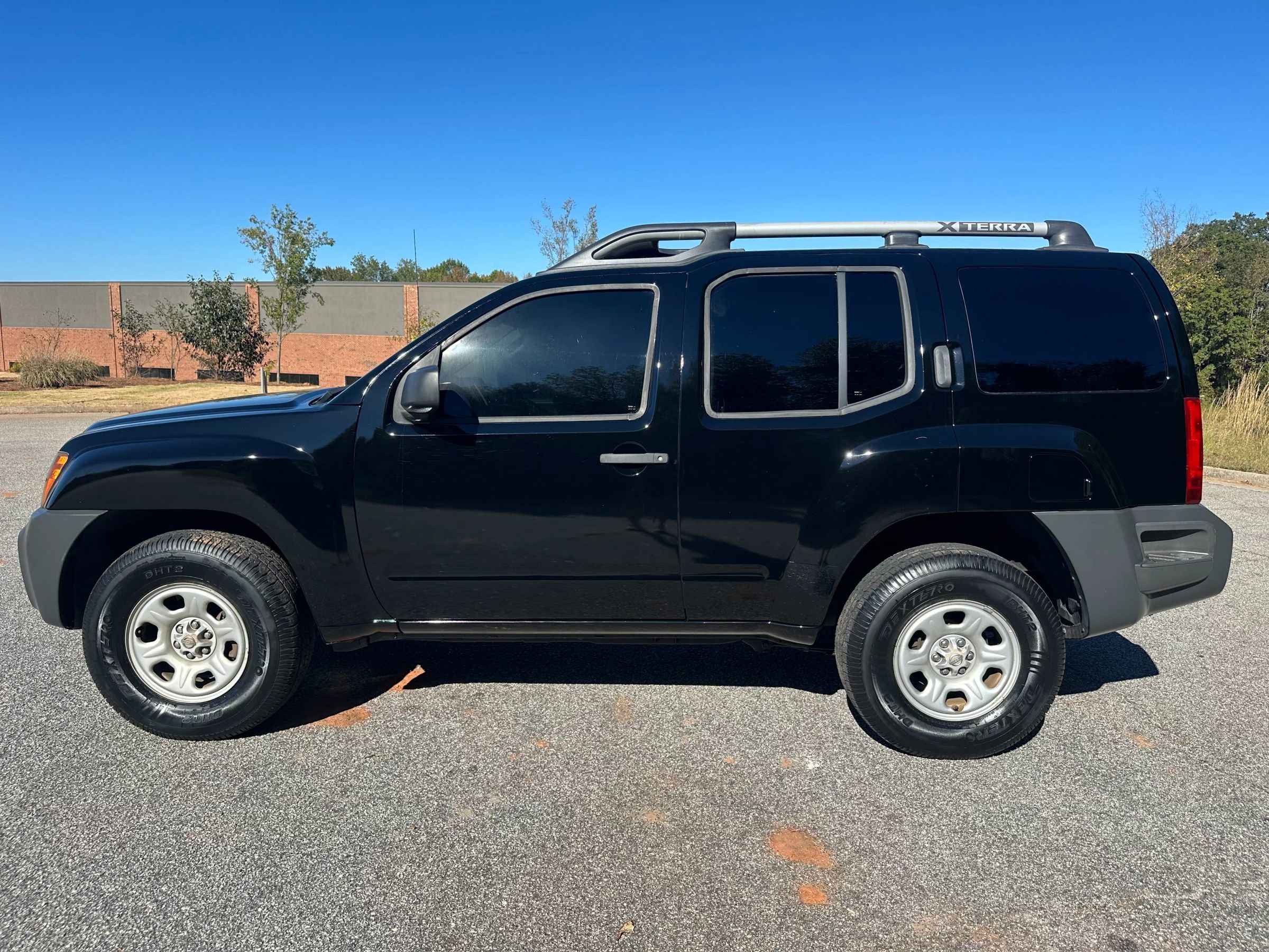 Used 2014 Nissan Xterra X image 2