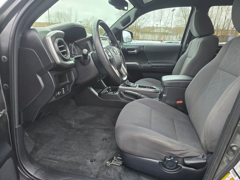 Used 2016 Toyota Tacoma TRD Off-Road w/ Towing Package image 16