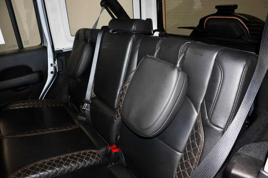 Used 2023 Jeep Wrangler Unlimited Sahara AWD/4WD image 23