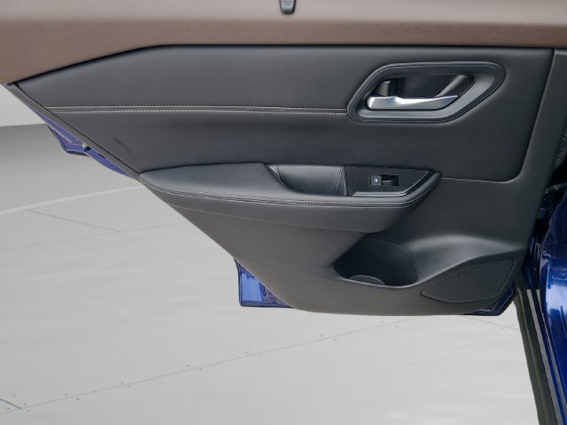 Used 2023 Nissan Rogue SV w/ SV Premium B Package FWD image 17
