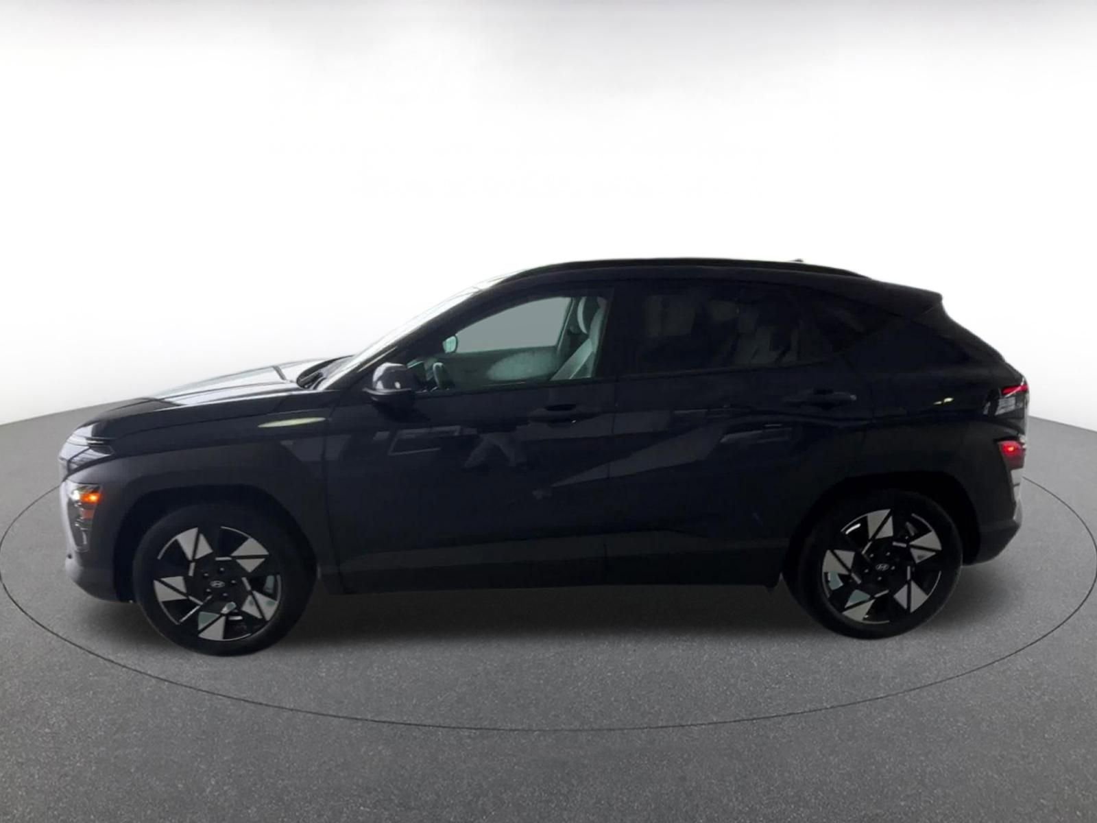 Used 2025 Hyundai Kona SEL FWD image 8