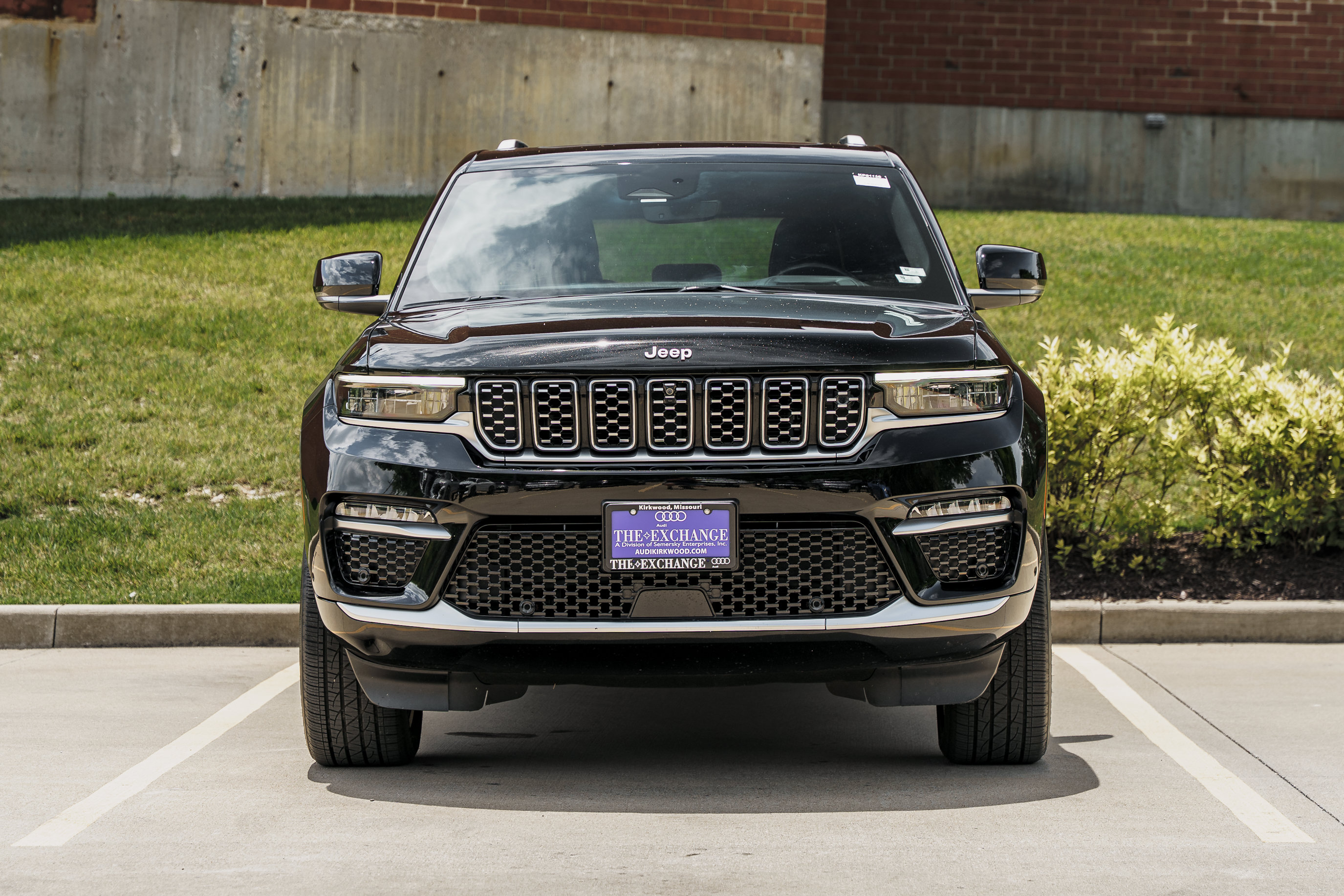 Used 2022 Jeep Grand Cherokee Summit AWD/4WD image 31