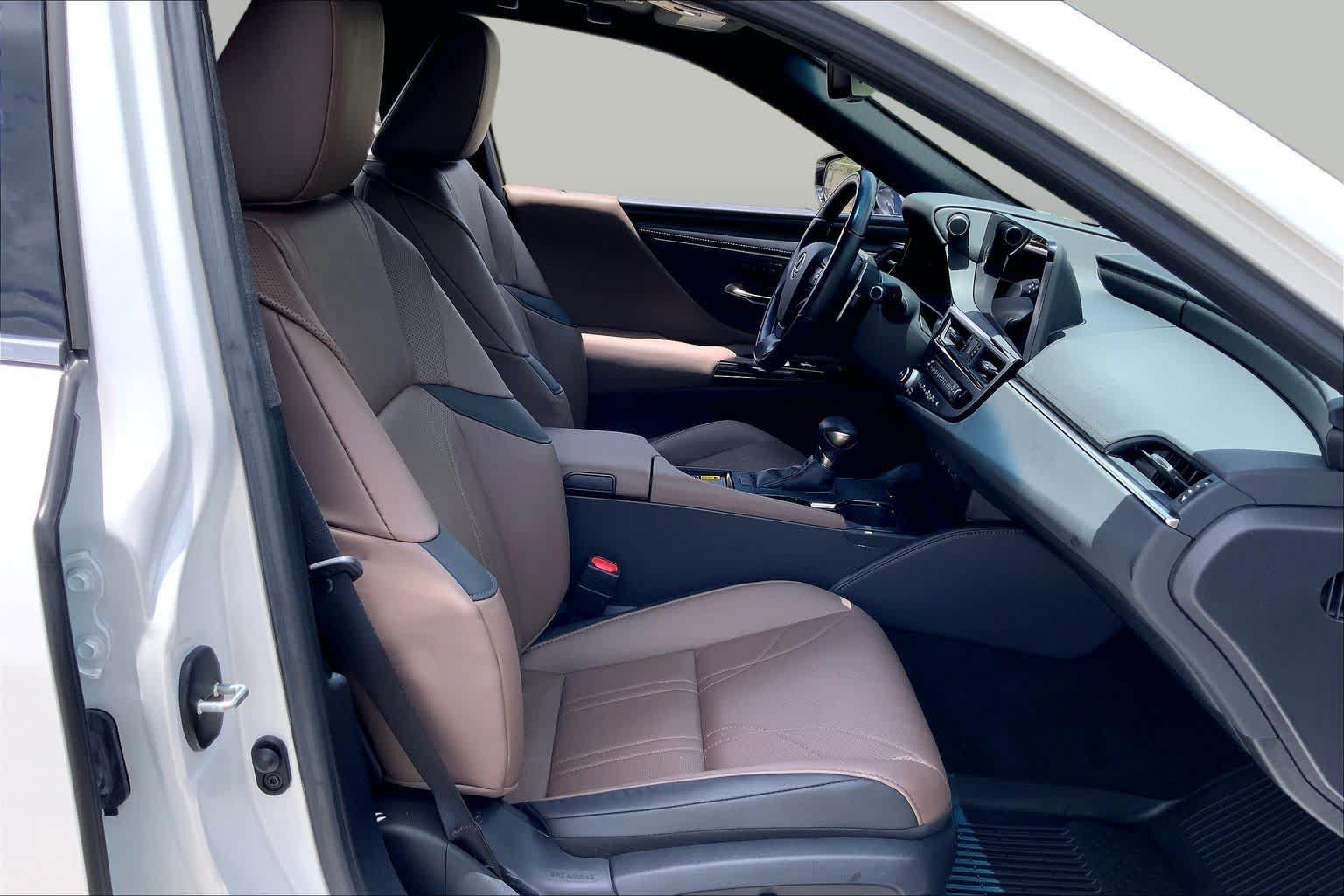 Used 2025 Lexus ES 350 Ultra Luxury FWD image 9