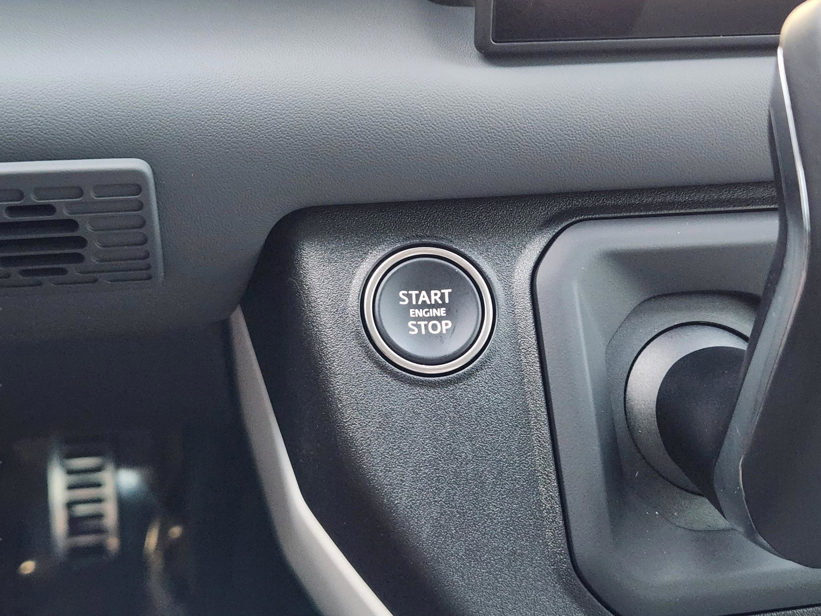 Certified 2025 Land Rover Defender 110 X-Dynamic SE AWD/4WD image 16