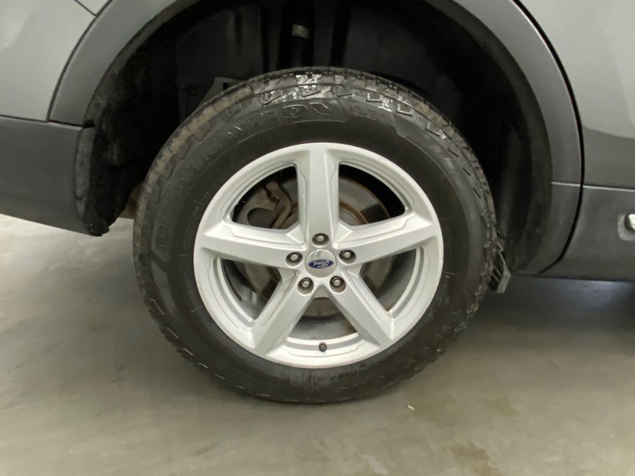Used 2017 Ford Explorer XLT w/ Equipment Group 202A AWD/4WD image 17