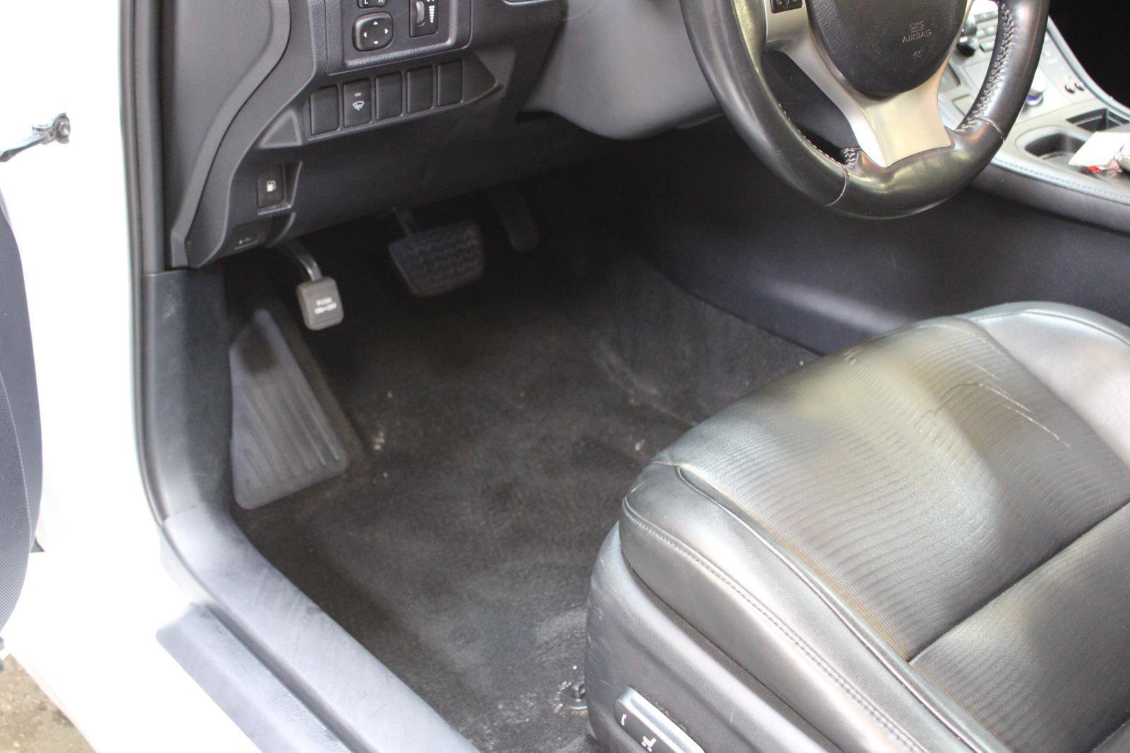 Used 2013 Lexus CT 200h w/ Premium Pkg w/Backup Camera image 41