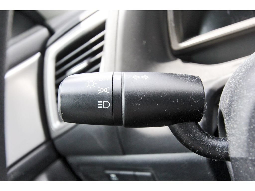 Used 2018 MAZDA MAZDA3 Sport FWD image 18