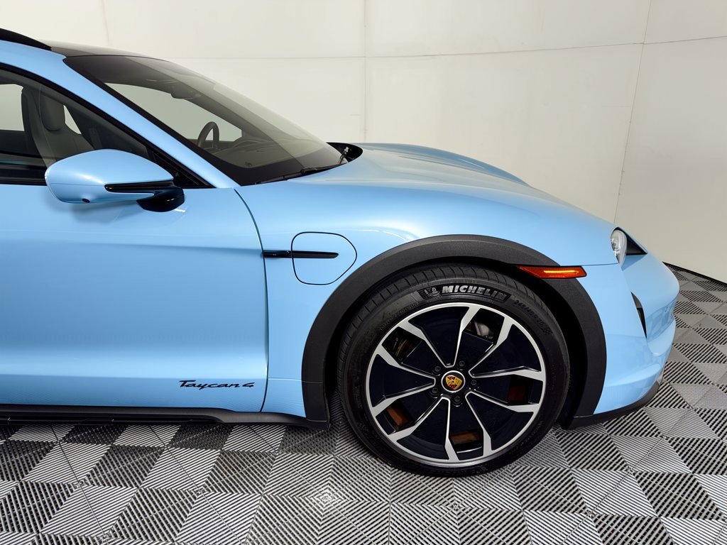 Certified 2022 Porsche Taycan 4 Cross Turismo w/ Premium Package AWD/4WD image 13