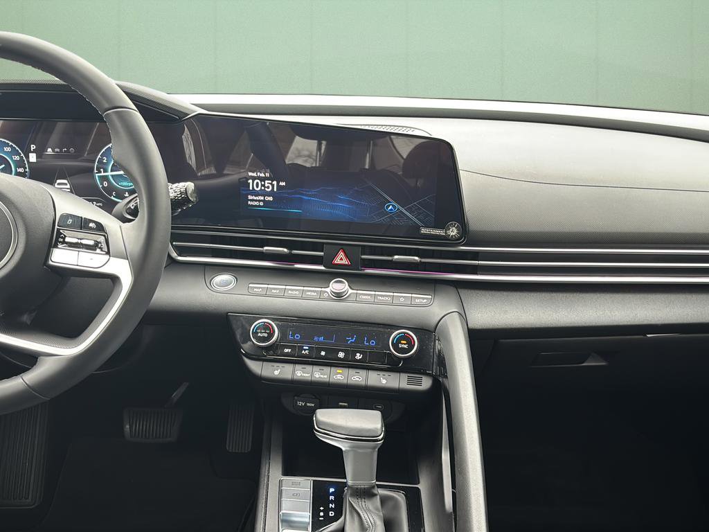 Certified 2025 Hyundai Elantra Limited image 23