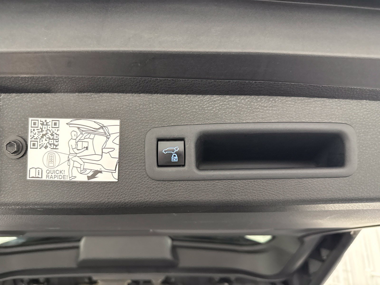Used 2024 Toyota Sienna XLE FWD image 48