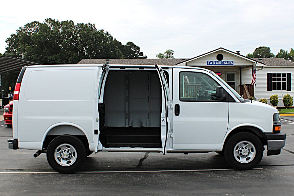 Used 2025 Chevrolet Express 2500 w/ Driver Convenience Package RWD image 8